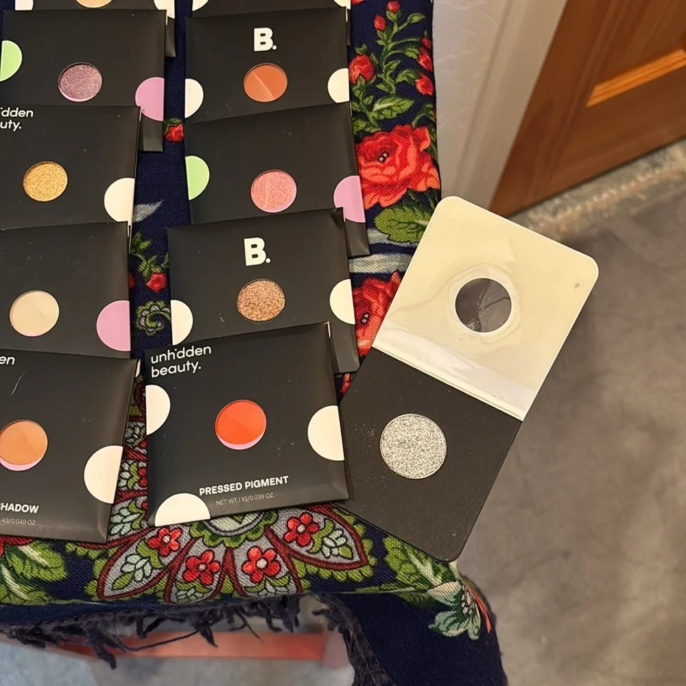 Unhidden Beauty Eyeshadows NWT Unsealed, You Get 15!